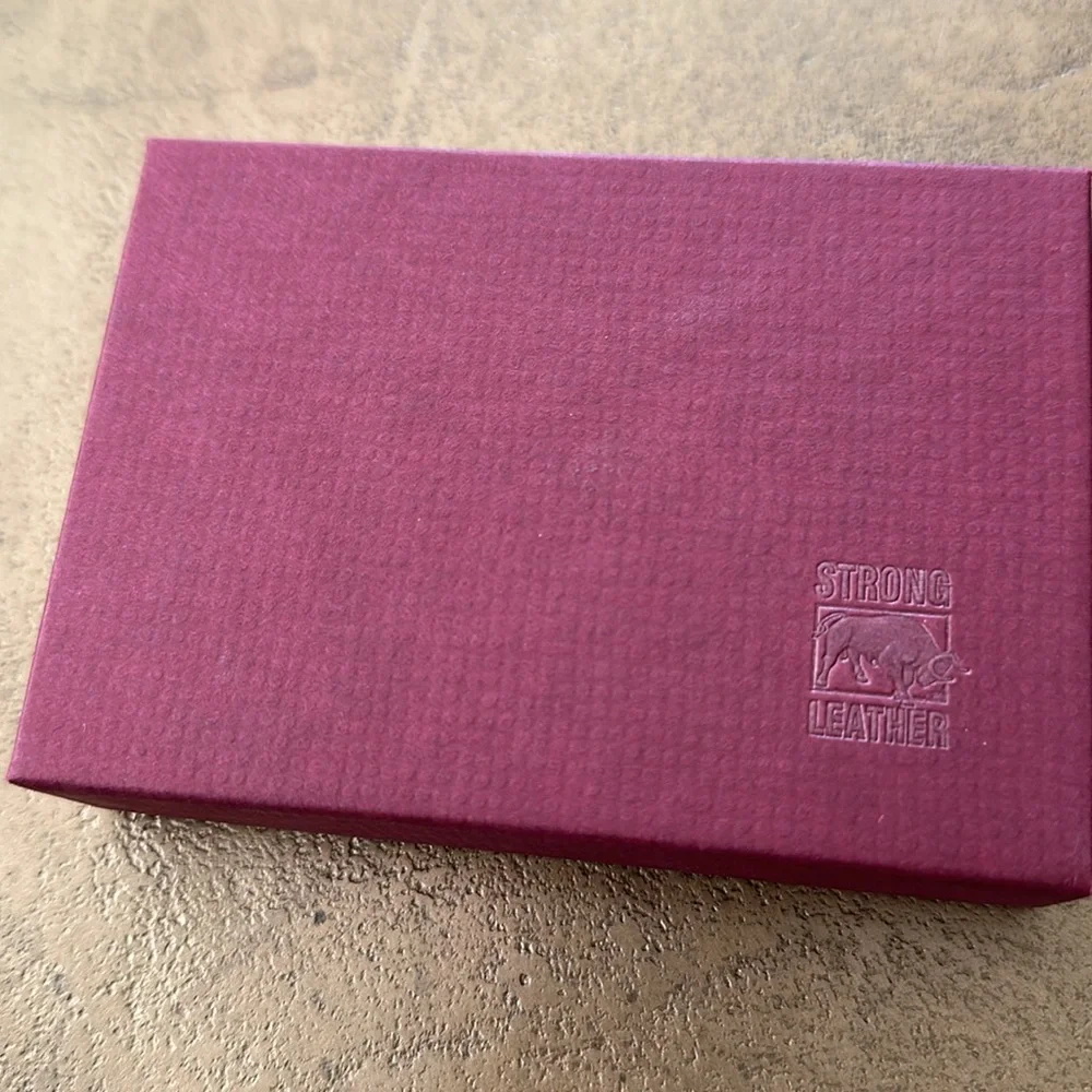 NEW men’s Strong Leather $ clip for cards and $$ has a golf club logo & in box.